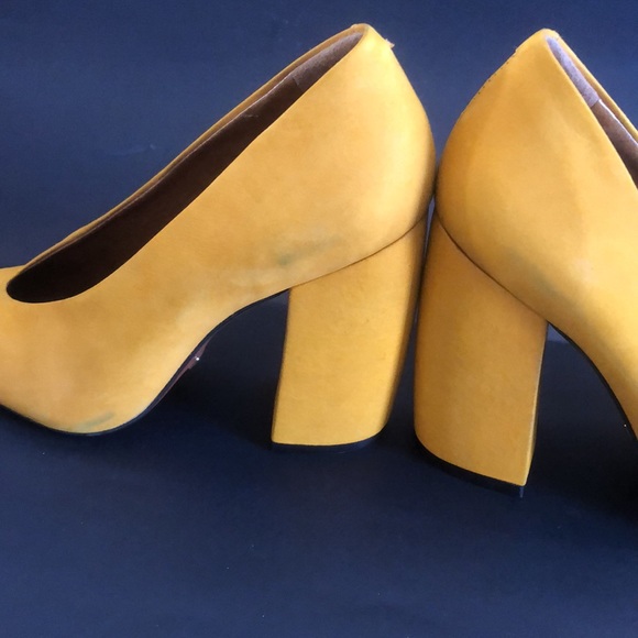 L’Intervalle Gold faux suede gold block heals. Size 5. - Picture 13 of 14